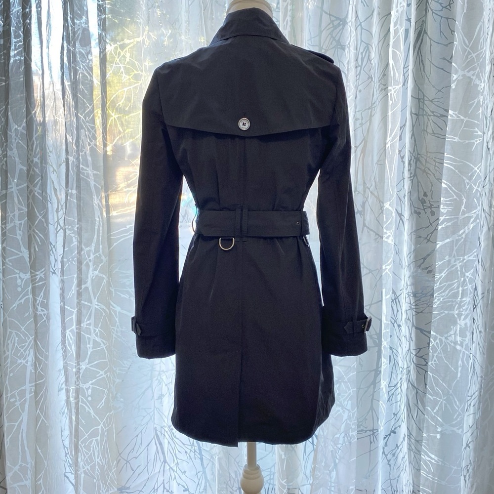 BURBERRY BLACK LIGHTWEIGHT DOUBLE BREASTED BUTTON UP TRENCH COAT - Picture 6 of 15